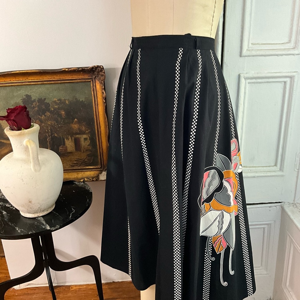 50s Black and white polka dot circle skirt with a large salmon graphic flowers - Picture 3 of 10